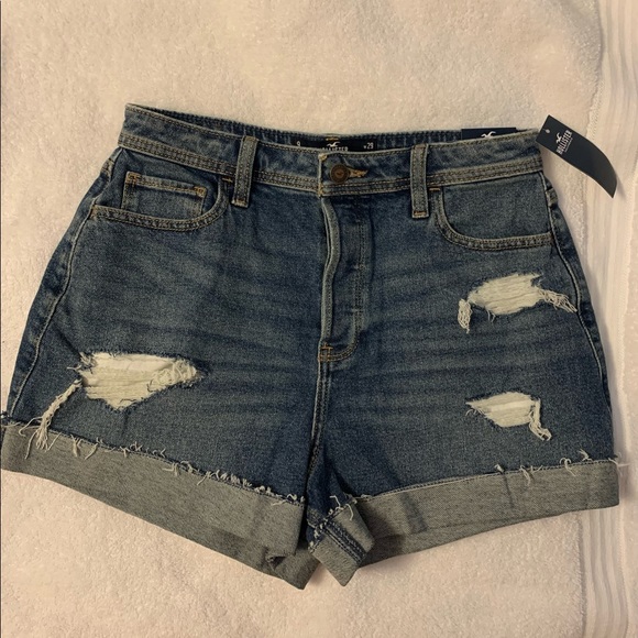 Hollister Pants - NWT Hollister Ultra High-Rise Mom Shorts 3”, size 9 (29). Brand new, never worn.